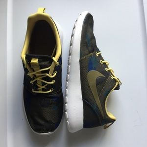 Nike camo roshe sneakers